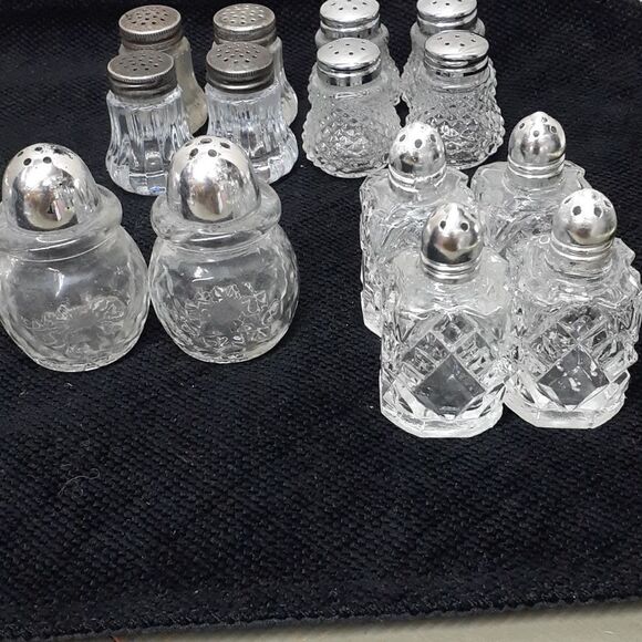Vintage Lot 24 Salt & Pepper shakers Plus 2 extra - Picture 5 of 13